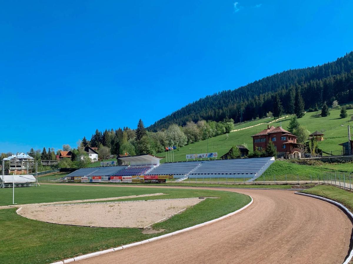 Vila Stadion Campulung Moldovenesc Bagian luar foto